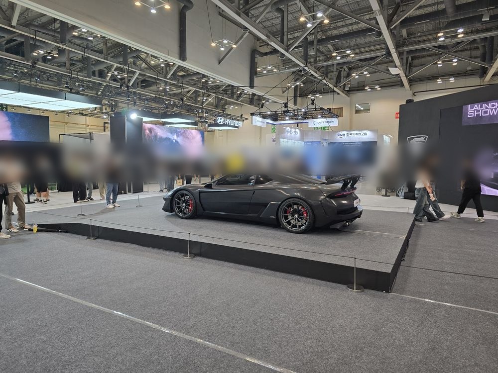 YIMAN supercar body on exhibition stage